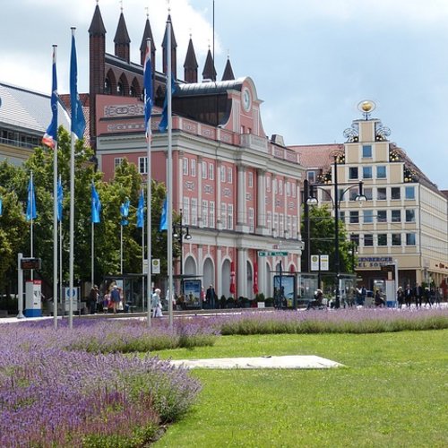 Rathaus Rostock mit bisherigem Verwaltungsanbau